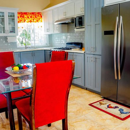 Red Hassell Manor Ξενοδοχείο Πορτ Αντόνιο Εξωτερικό φωτογραφία